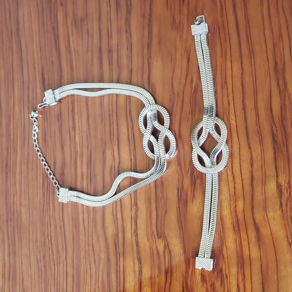 Vintage Castlecliff Beautiful Silver Necklace and Bracelet Set.  - Picture 10 of 14